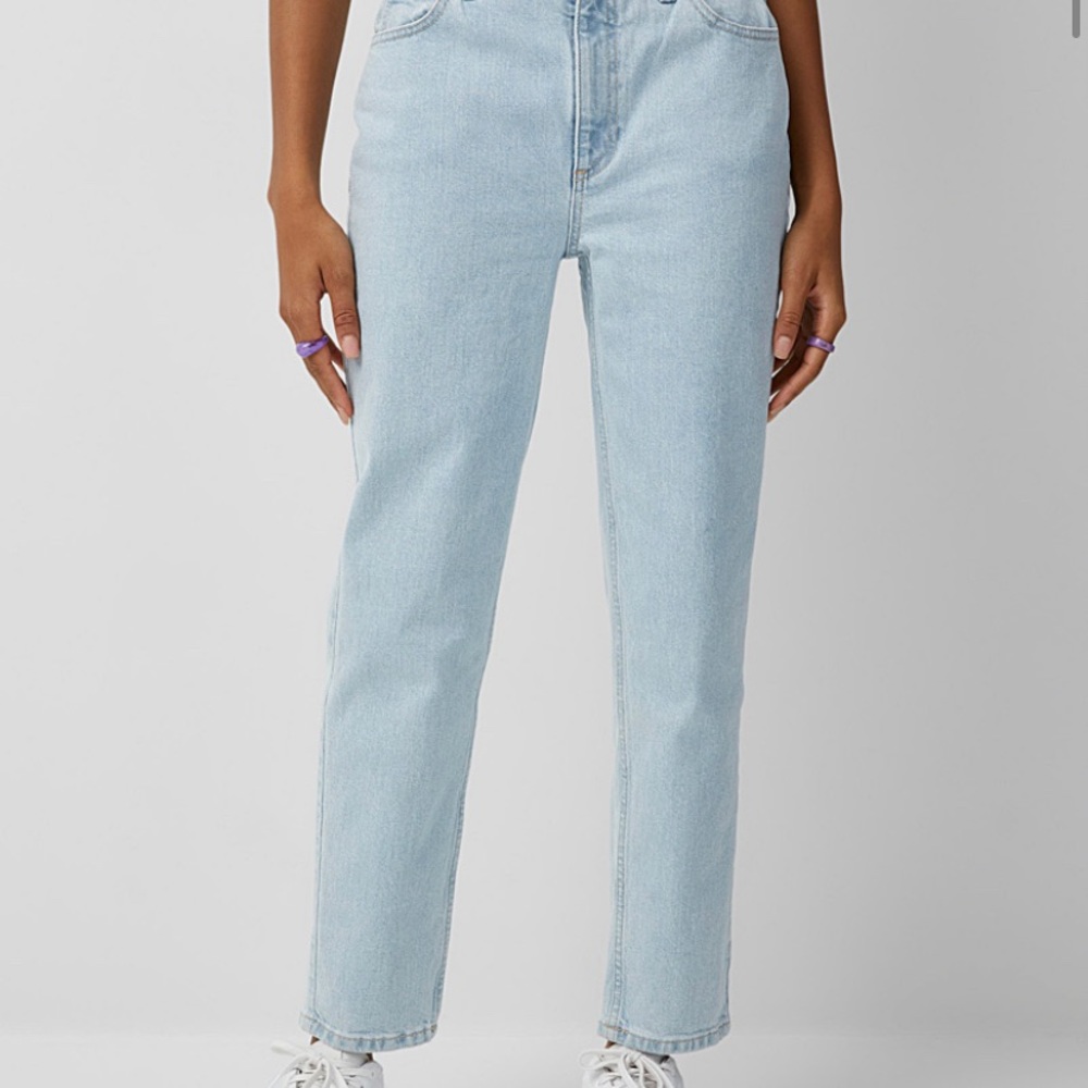 Guess- Sky High Mom Jean
